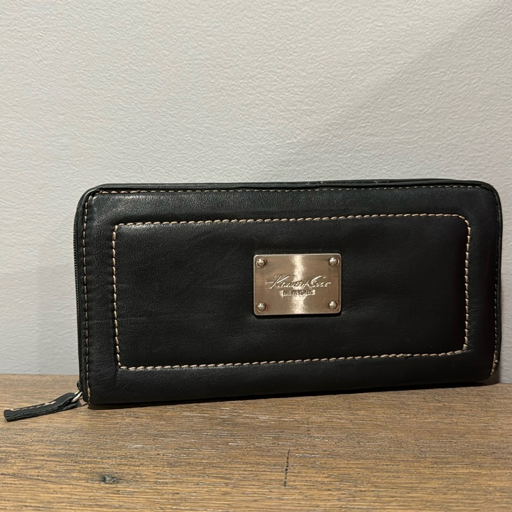 Kenneth Cole Black GENUINE LEATHER ID BILL CARD ZIP AROUND WALLET CLUTCH